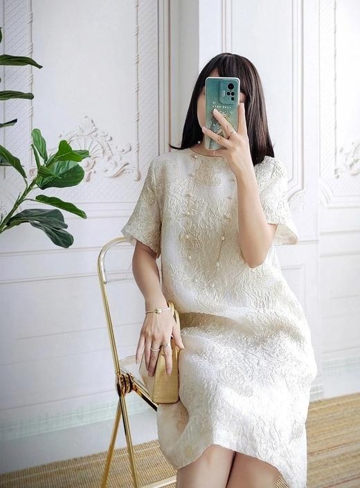 提花金线浮雕直筒连衣裙丝棉混纺透气轻柔茧型连衣裙 商品图2