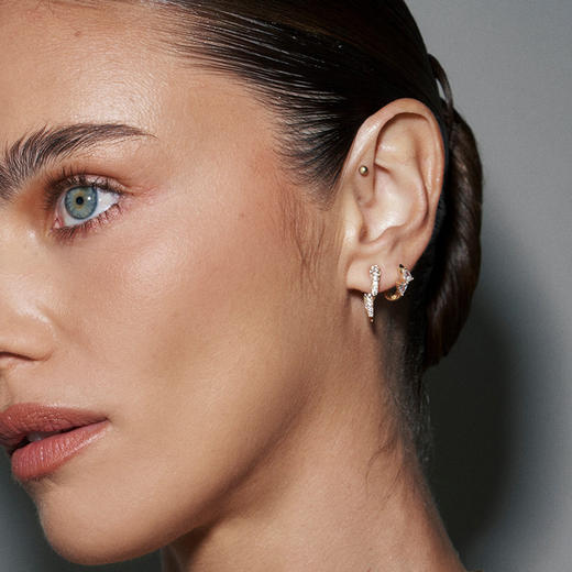 北京仓｜Lili Claspe-Bryn Huggies-金色 锆石 耳环［美国设计师］ 商品图3