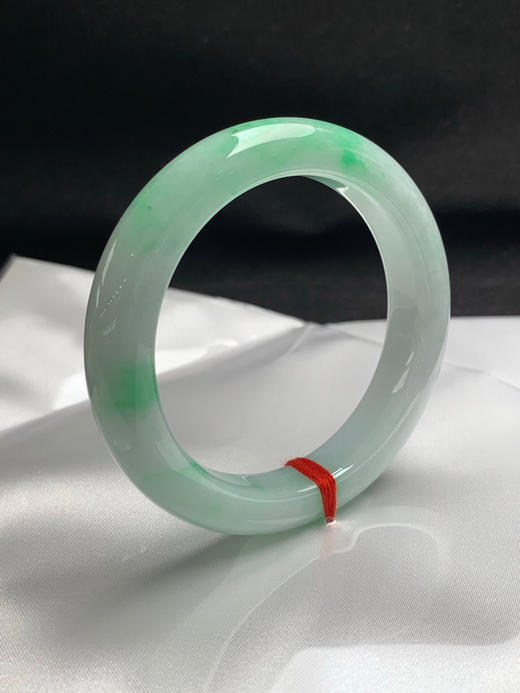 620391，57.5圈口，飘绿正圈平安镯，白底飘阳绿，条形厚装 商品图1