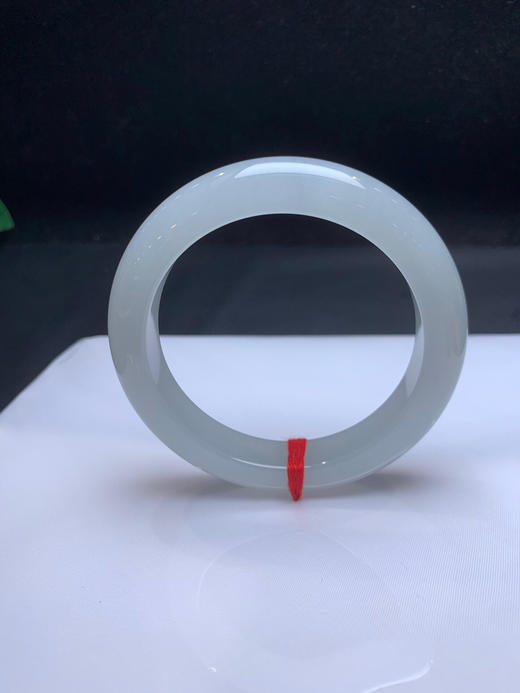 620389，56糯冰白月光手镯 ，整体清新干净 底妆很细腻 商品图3