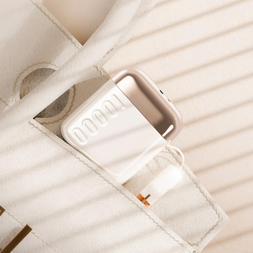 【小身材，大能量】大方宝超级快充移动电源S17、小方宝超级快充移动电源S16、小金条超级快充移动电源S10、AC墙插超级快充移动电源S13、 商品图4