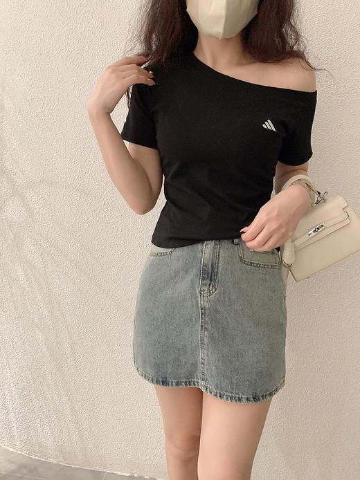 【GZ】无忧购“清仓大促”一字肩斜领小刺绣图案修身显瘦短款T恤9552（截单后3-5天发货) 商品图5