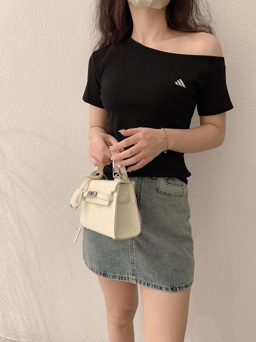 【GZ】无忧购“清仓大促”一字肩斜领小刺绣图案修身显瘦短款T恤9552（截单后3-5天发货) 商品图1