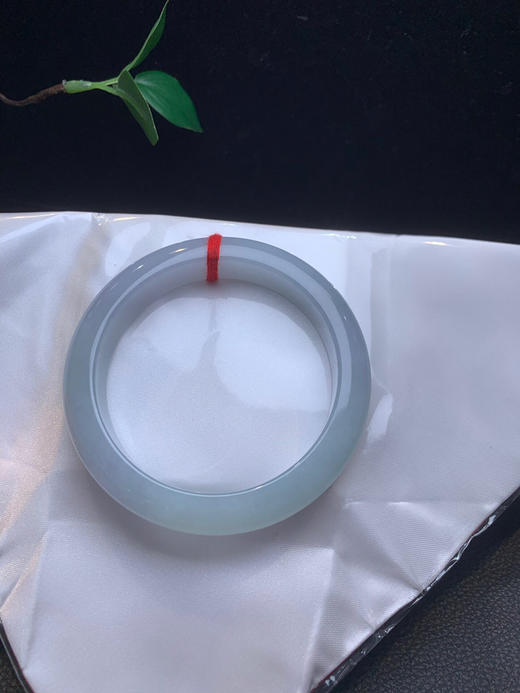 620387，60.5晴底糯化手镯。底妆非常细  带晴水底的，胶胶润润的 商品图4