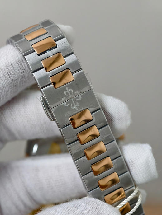 PPF factory2025年新作—PP百达翡丽Cubitus系列5821“小电视”—新时代的优雅运动腕表标杆！
<表壳>独树一帜的方形圆角表壳设计，采用鹦鹉螺的两层壳体结构，与表链高度一体化❕❕❕ 商品图4