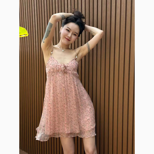 DUO智仙粉标少女雏菊淡粉色真丝混纺印花吊带连衣裙和夏日小披肩 商品图1