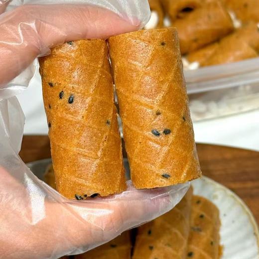 【红糖蛋卷】喷香酥脆，好吃掉渣，低温烘烤锁住营养，热量低于普通饼干，咬一口，酥得直掉渣，脆得能听见“咔嚓”声，红糖的甜不是那种齁人的腻，配料表极致纯净 商品图5