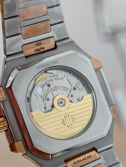 PPF factory2025年新作—PP百达翡丽Cubitus系列5821“小电视”—新时代的优雅运动腕表标杆！
<表壳>独树一帜的方形圆角表壳设计，采用鹦鹉螺的两层壳体结构，与表链高度一体化❕❕❕ 商品图3