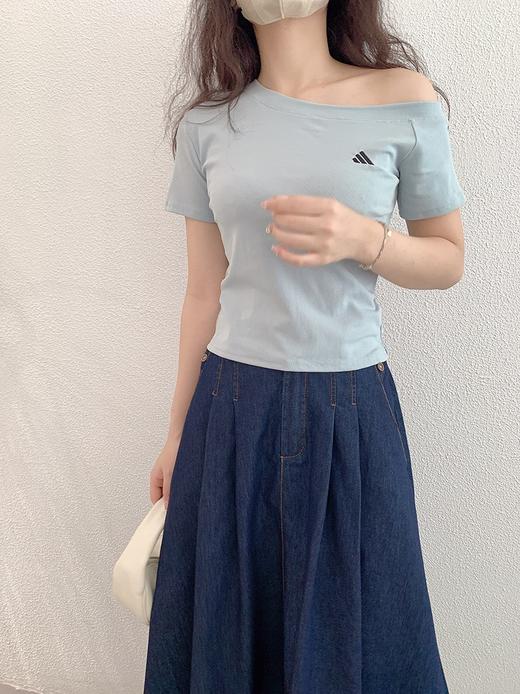 【GZ】无忧购“清仓大促”一字肩斜领小刺绣图案修身显瘦短款T恤9552（截单后3-5天发货) 商品图2