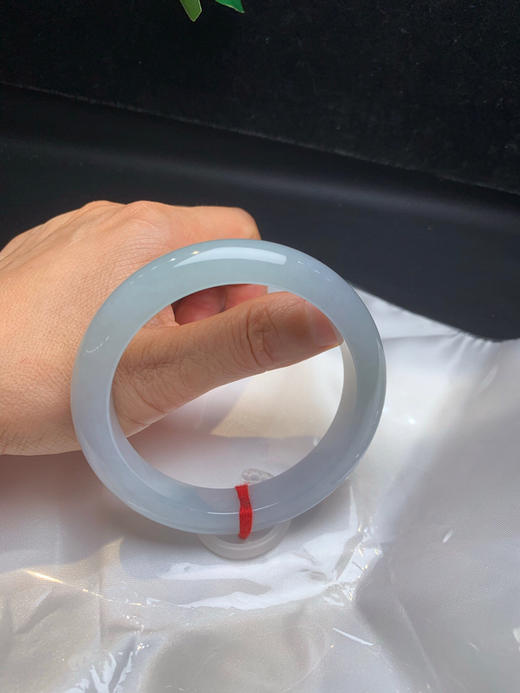 620387，60.5晴底糯化手镯。底妆非常细  带晴水底的，胶胶润润的 商品图5