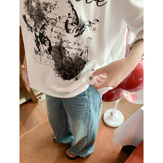 <曾小咸推荐>水墨画蝴蝶设计印花斜领短袖T恤 商品图3