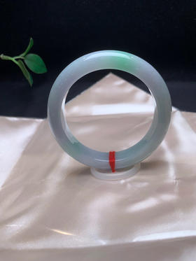 620388，57飘绿手镯，版型好，底妆干净细腻 飘清新绿色