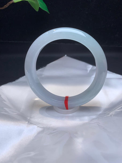 620387，60.5晴底糯化手镯。底妆非常细  带晴水底的，胶胶润润的 商品图2