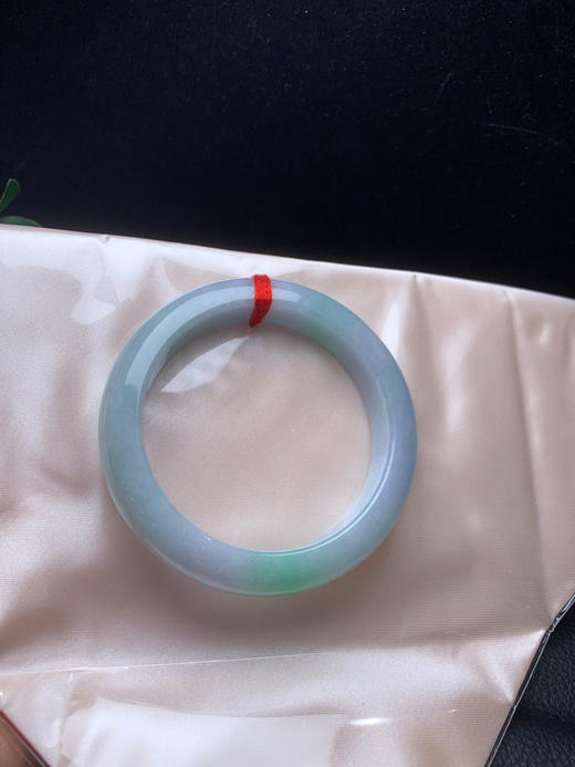 620388，57飘绿手镯，版型好，底妆干净细腻 飘清新绿色 商品图4