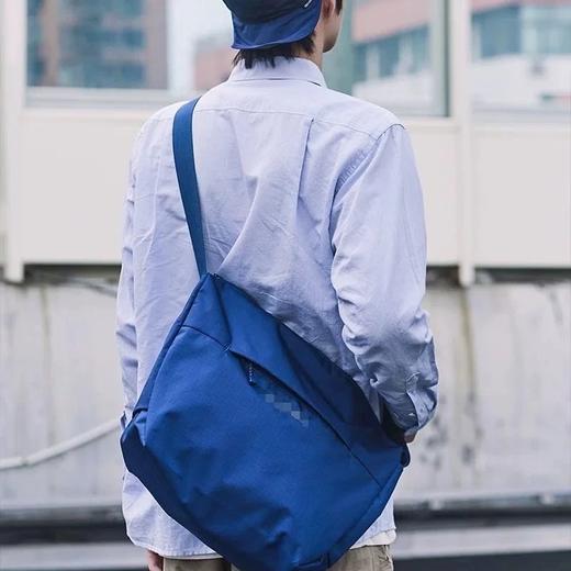 2款多色可选！【mon*t bell单肩斜挎包/手机包】内里隔层，可分区放置；防水尼龙面料，超轻包身+纯色设计，随心选择！可调节肩带，解锁多种背法，能斜挎、能单肩能当胸包~ 商品图3