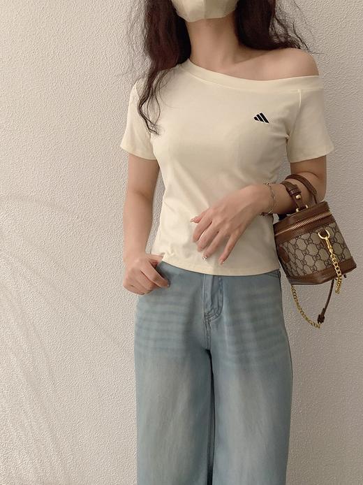 【GZ】无忧购“清仓大促”一字肩斜领小刺绣图案修身显瘦短款T恤9552（截单后3-5天发货) 商品图3