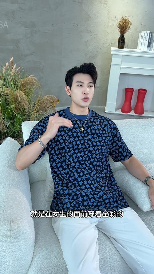 T4025夏季高级感新款男士满印花卉图案短袖T恤休闲风设计百搭圆领上衣 商品图0