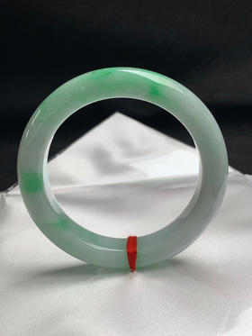 620391，57.5圈口，飘绿正圈平安镯，白底飘阳绿，条形厚装