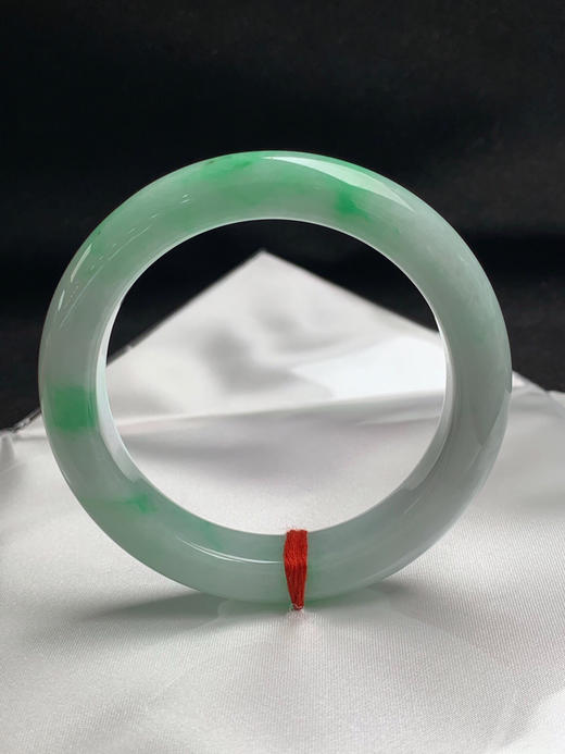 620391，57.5圈口，飘绿正圈平安镯，白底飘阳绿，条形厚装 商品图0