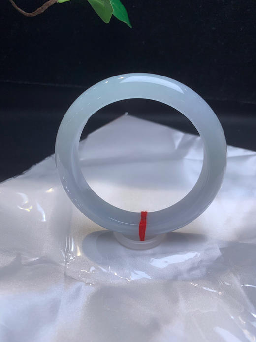 620387，60.5晴底糯化手镯。底妆非常细  带晴水底的，胶胶润润的 商品图1