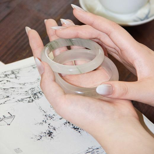 【下单即送同材质吊坠】GIRATI天山翠手镯 蜜糖手镯 赠佛公|平安环|福禄吊坠（3选1）带礼盒证书 商品图2