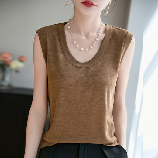 【MOMOTIABIN百搭复古大U领针织背心YYTMA85】💐大𝘂领口的设计，显瘦又显气质💐莱赛尔面料，透气不闷热，轻薄又亲肤舒适 商品图3