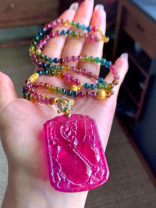 碧玺雕刻牌吊坠 商品图0