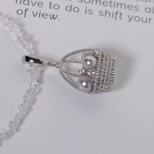 【甄珠贝】珍珠野餐 招财小花篮吊坠！搭配碎石白水晶项链组合！akoya真多麻色 4mm ji光bao亮，精致镂空纯银配件，别致的一个小萌物 商品图5