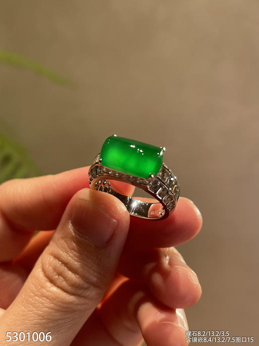 玻璃种艳绿无事牌戒指【5301006】具体价格微信咨询 商品图0
