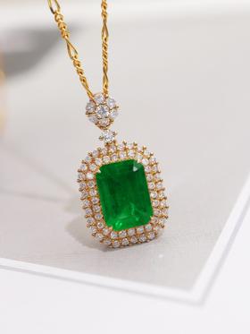 2.6ct刻面祖母绿吊坠