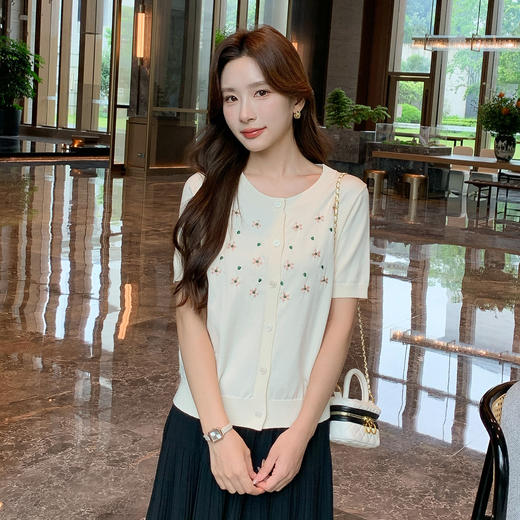 奢姿大码女装2025夏季减龄绣花图案时尚针织衫胖妹妹圆领百搭上衣9652621788 商品图4