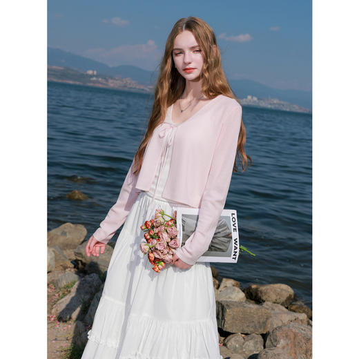 三彩2025秋季新款V领系带开衫针织衫短款长袖罩衫轻薄百搭 商品图3