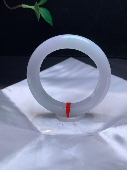 620393，57.3飘绿手镯，清新干净的底妆，一抹绿，淡淡的紫底 商品图1