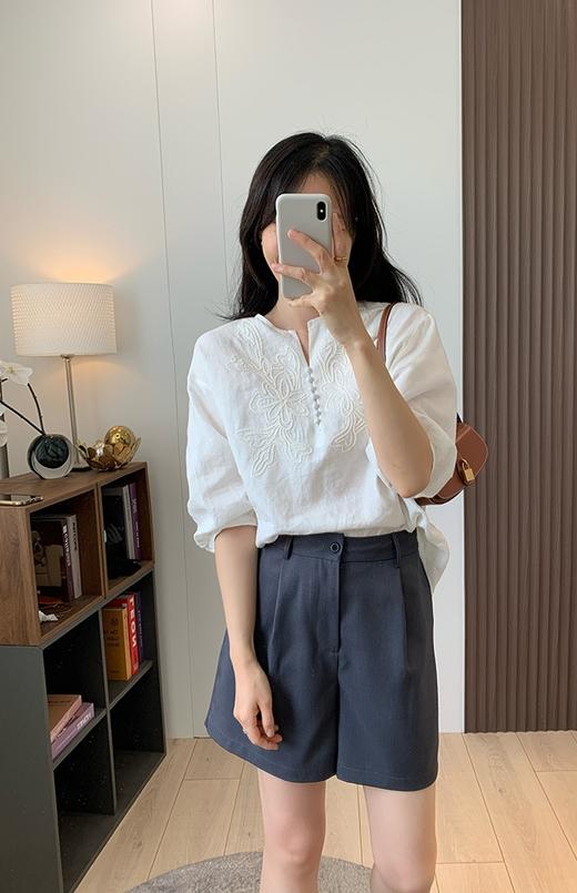 简约亚麻V领宽松精致刺绣花朵透气清爽苎麻衫 商品图11