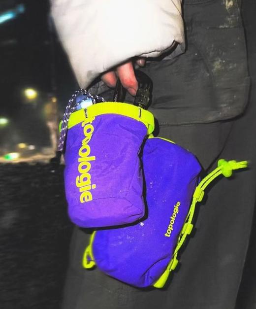 中性款斜挎抽绳户外粉笔包水桶包zi 商品图1