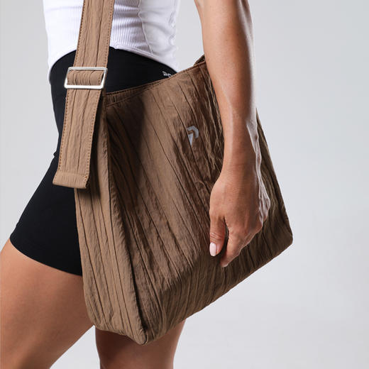 POPBASIC运动休闲斜挎包帆布百搭大容量 商品图3