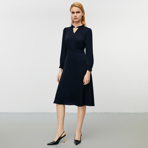 EITIE爱特爱秋季新款时尚挂脖V领收腰显瘦通勤连衣裙7907627 商品图2