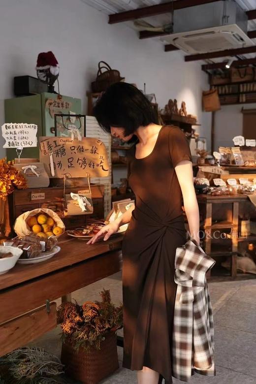 【高品质私服】【MC扭结高腰短袖正肩长裙】质地细腻柔软，亲和肌肤・舒爽通透，提气质・抬气场，简约不简单G1448-CC【无标出货 介意慎拍】 商品图3