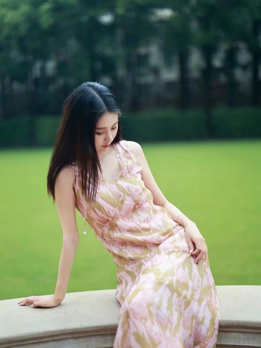 【高品质私服】【ZZ郁金香印花连衣裙】轻薄散气，爽滑细腻，贴合身体曲线的同时，又有着自然的垂坠感G1457-CC【无标出货 介意慎拍】 商品图1