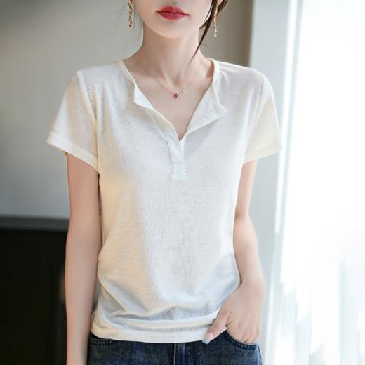 【MOMOTIABIN圆领纯色开口领T恤YYTMA86】🌟 T 恤采用莱赛尔面料，就像随身带着小空调，清凉感满满🍃🌟🌟 有超多基础纯色可以选择，打造出不同风格。 商品图3