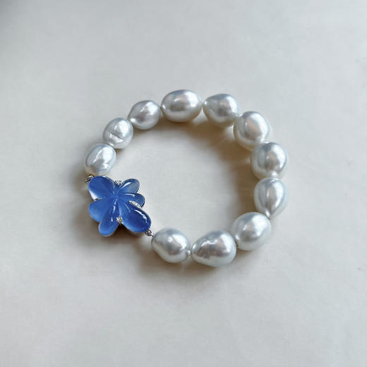 BY EVITA系列 18K镶钻石、玉髓和巴洛克南洋珍珠 手链 𝘔𝘺𝘴𝘵𝘦𝘳𝘪𝘦𝘴 𝘰𝘧 𝘵𝘩𝘦 𝘉𝘢𝘳𝘰𝘲𝘶𝘦𝘴 …
ᶜᵒˡˡᵉᶜᵗⁱᵒⁿ 商品图0