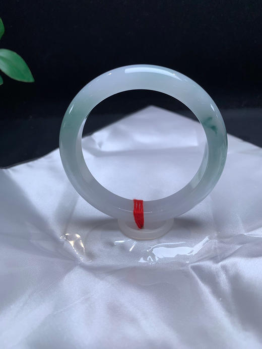 620394，57.3飘花手镯，糯冰底，整体干净清新，润润的 商品图2