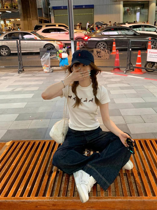 【Jennie同款】狗狗印花弹力短袖T恤 搭配可拆卸珍珠项链 设计简约大方 棉质略带弹力材质面料 自带 “呼吸感 + 弹力感” 正肩修身版型 商品图12