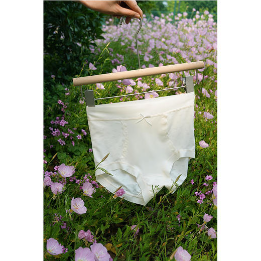 【3条装】轻塑镂空提花内裤 轻薄冰丝 高弹细腻 蚕丝底裆 舒适透气不闷汗 商品图2