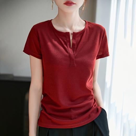 【MOMOTIABIN圆领纯色开口领T恤YYTMA86】🌟 T 恤采用莱赛尔面料，就像随身带着小空调，清凉感满满🍃🌟🌟 有超多基础纯色可以选择，打造出不同风格。 商品图4