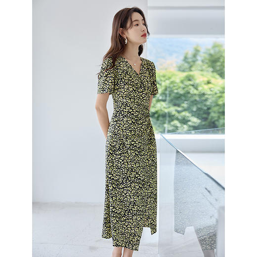 【专属特价】熙世界法式茶歇复古碎花裙子夏2025新款气质V领收腰显瘦连衣裙 商品图2