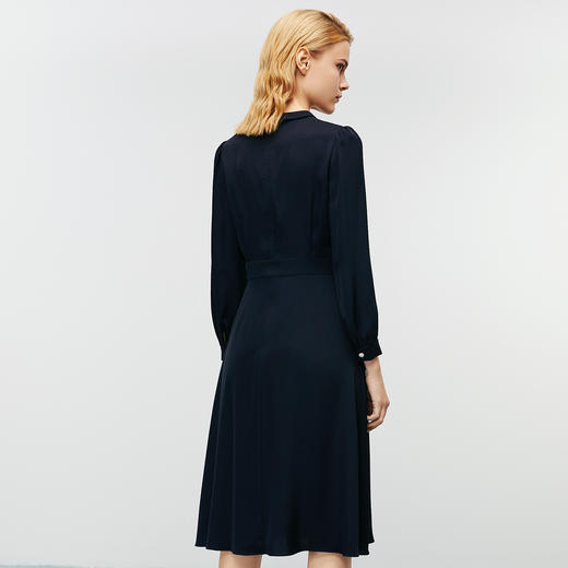 EITIE爱特爱秋季新款时尚挂脖V领收腰显瘦通勤连衣裙7907627 商品图4