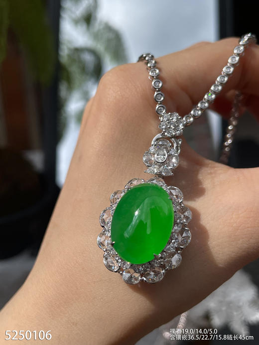 高冰艳绿蛋面吊坠【5250106】具体价格微信咨询 商品图5