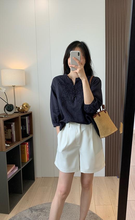 简约亚麻V领宽松精致刺绣花朵透气清爽苎麻衫 商品图12