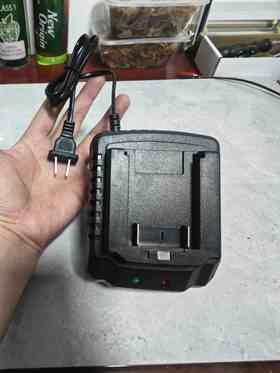 【货号08041】适配大艺款A6/A7电池充电器大电流2.0A快充21V锂电扳手充电器